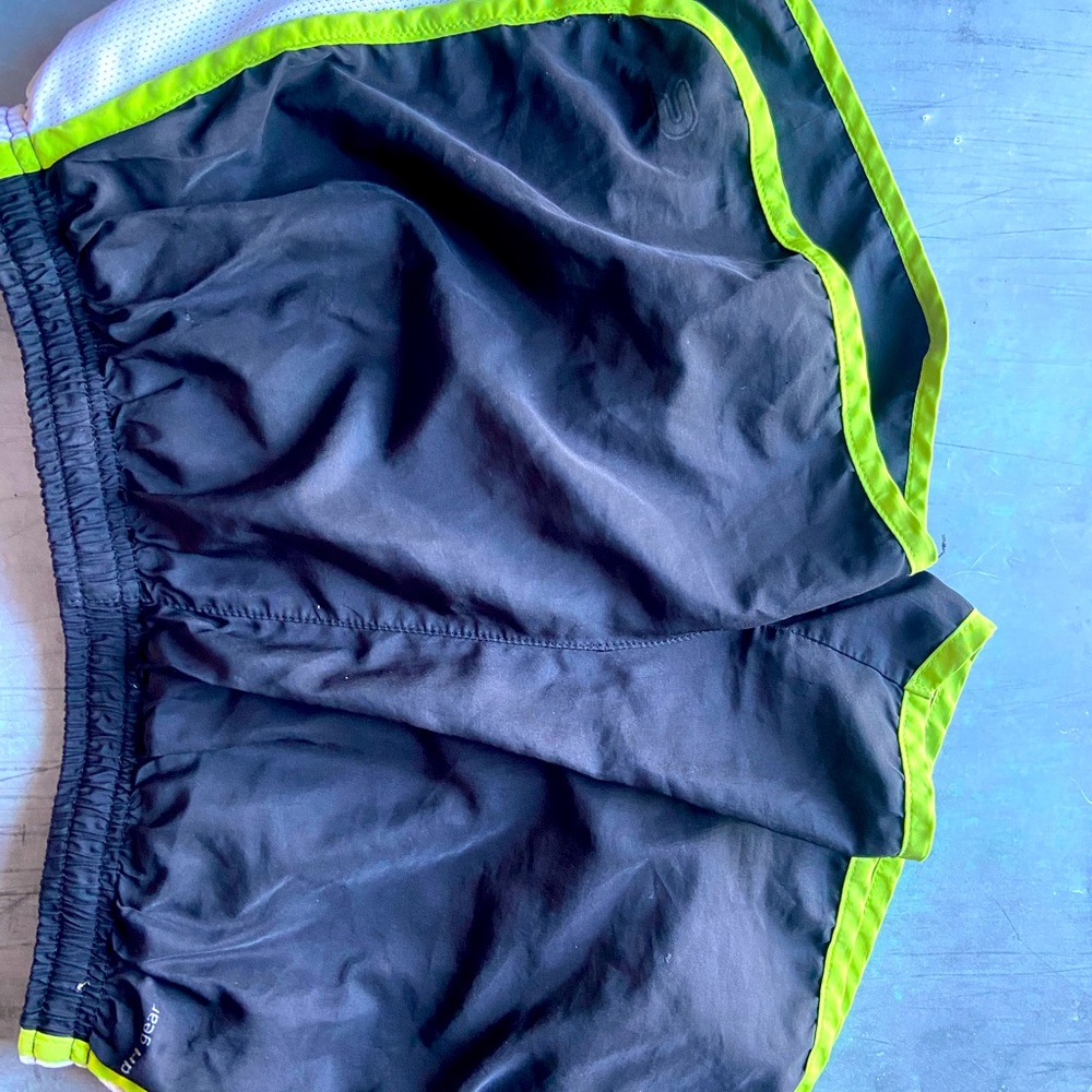 Sporty short shorts